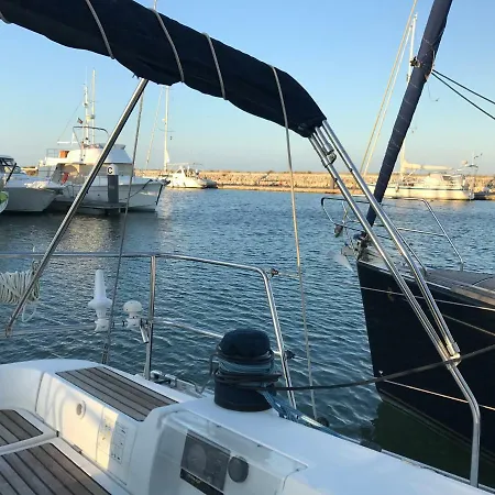 Sail Vessel At Πλωτό κατάλυμα Lisboa
