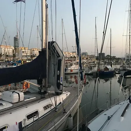Sail Vessel At Πλωτό κατάλυμα *